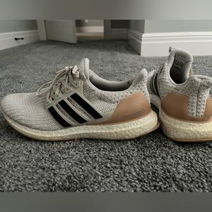 Women’s ultra boosts size 8 1/2